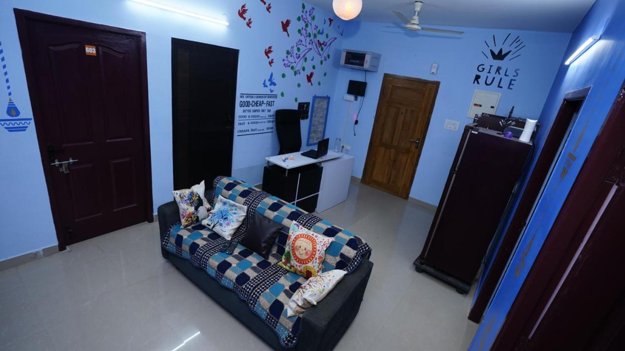 Easvari Grand Pg For Women - Female Only Vandrerhjem Chennai Eksteriør bilde