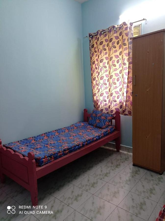 Easvari Grand Pg For Women - Female Only Vandrerhjem Chennai Eksteriør bilde
